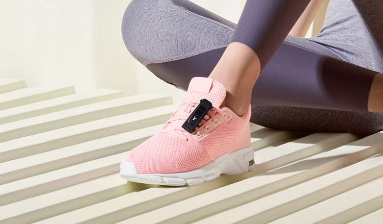 Его можно носить на кроссовках. Huawei представила фитнес-браслет Band 4e в России